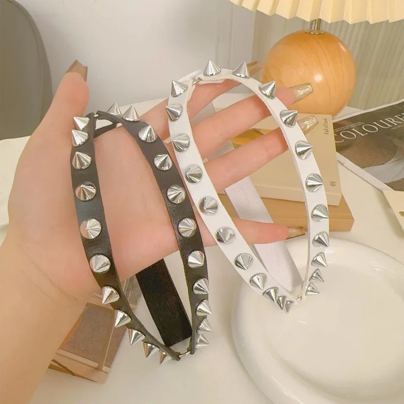 Podwójny pasek na udo z kolcam – Body Jewelry Goth recenzja i cena